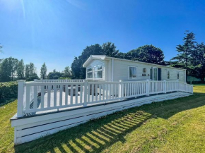 Beautiful 6 Berth Caravan With Decking In Norfolk Ref 89001Mv